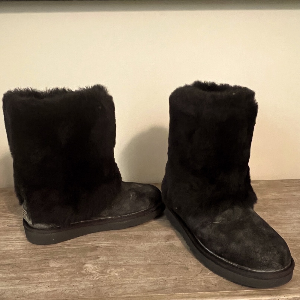 Women’s UGG Black Patten Boot- SIZE 6
